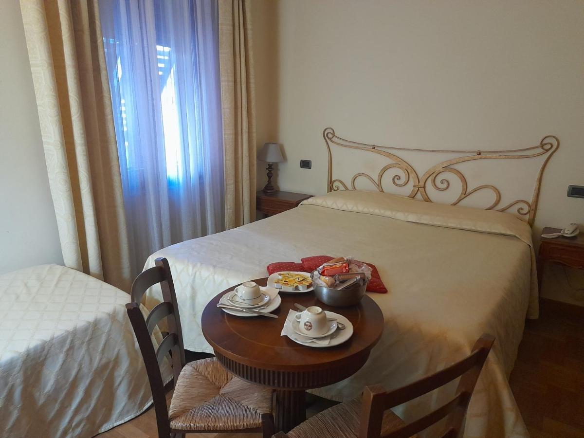 Petit Chateau Montecatini-Terme Esterno foto