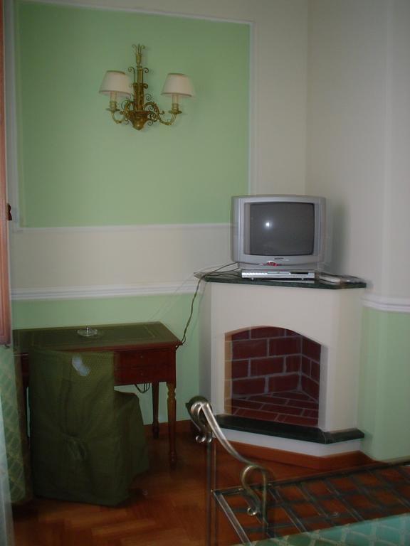 Petit Chateau Montecatini-Terme Esterno foto