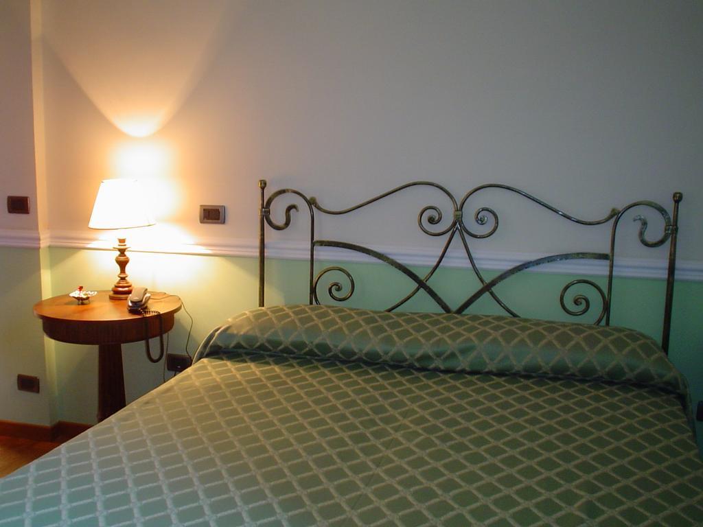 Petit Chateau Montecatini-Terme Esterno foto